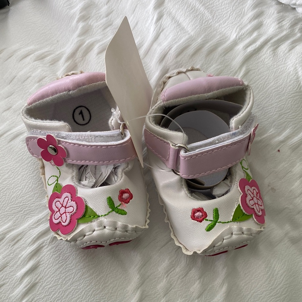 Floral Pink and White infant Shoes